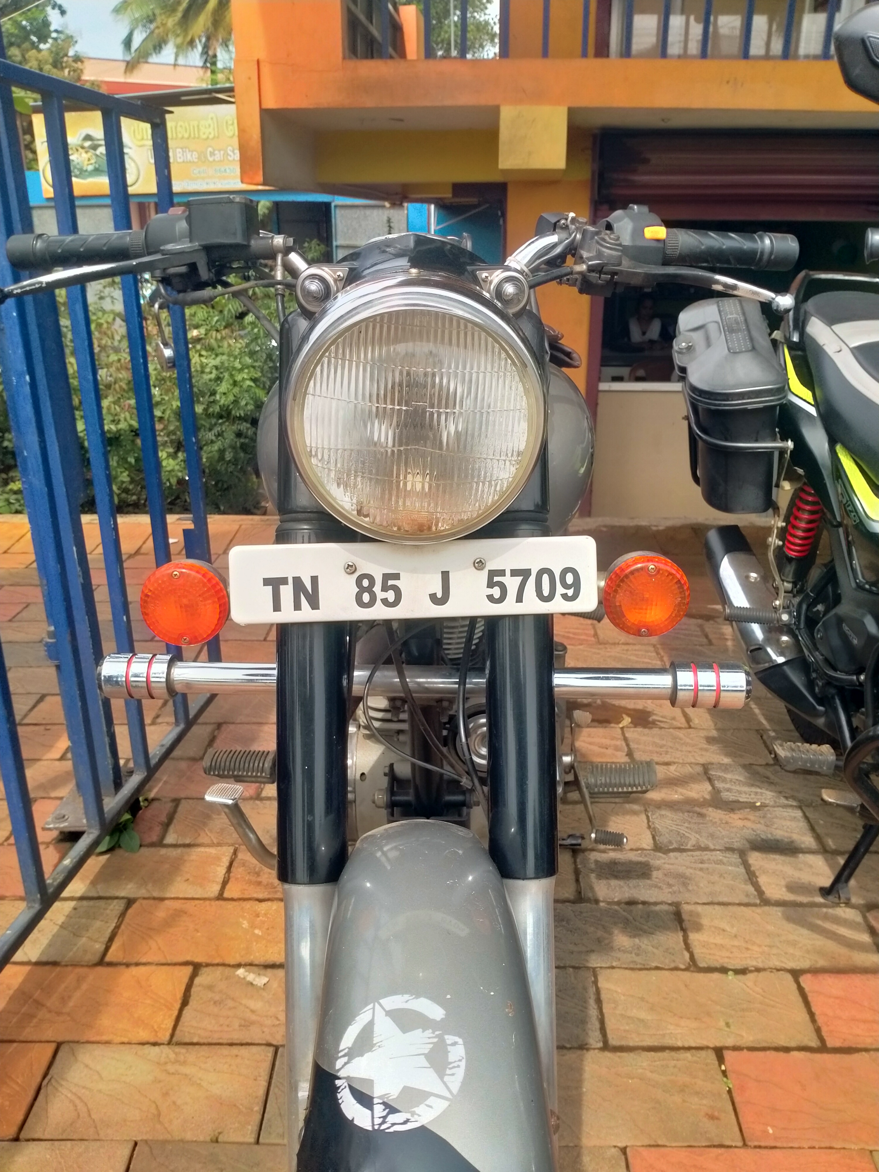 ROYAL ENFIELD CASSIC